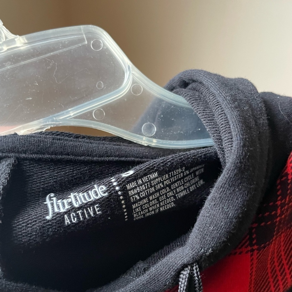 flirtitude Activewear Short Sleeve Hooded Sweatshirt - Picture 4 of 6